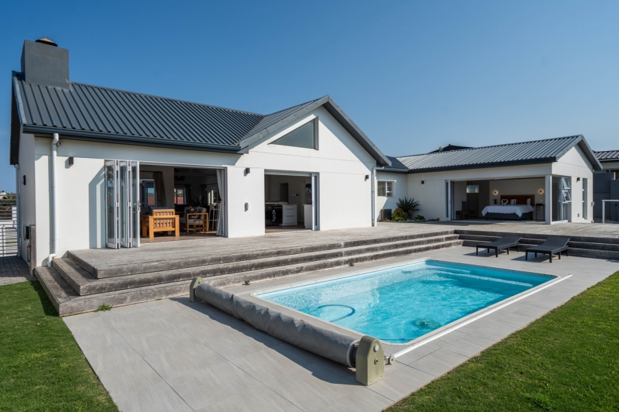 4 Bedroom Property for Sale in West Beach Eastern Cape